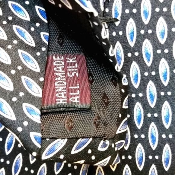 RAPHAEL HANDMADE 100%  SILK NECK TIE SIZE OS - Picture 6 of 11